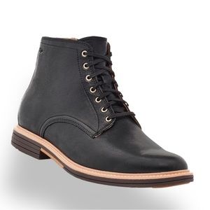 UGG CHANDON BLACK LEATHER PLAIN TOE BOOT
